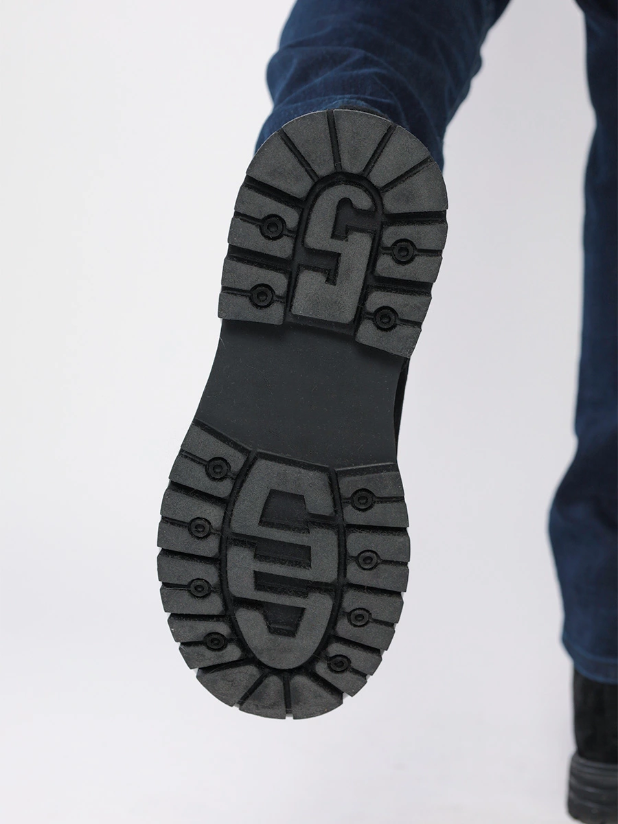 Ботинки черного цвета из натурального велюра